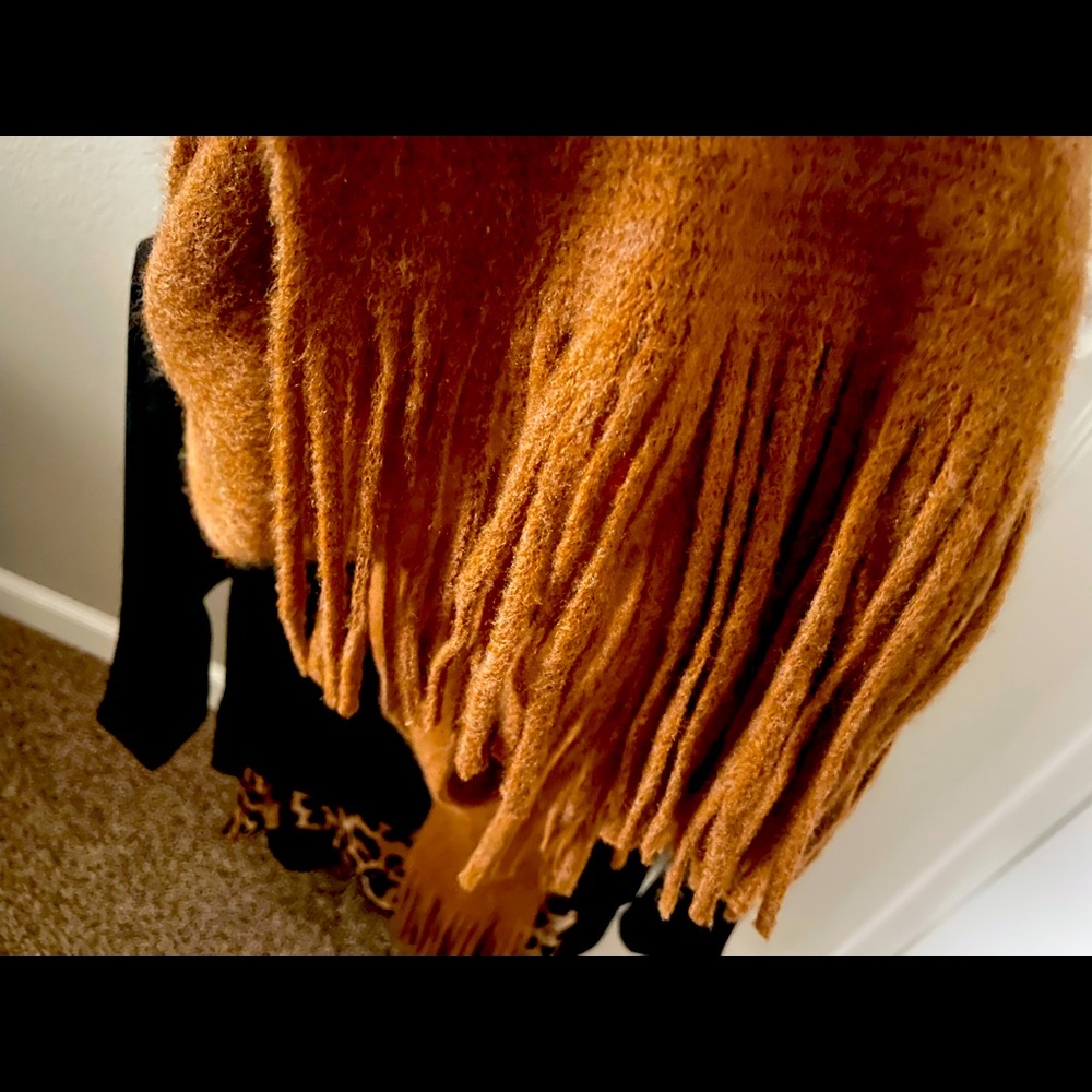 Long scarf with tassel bottom